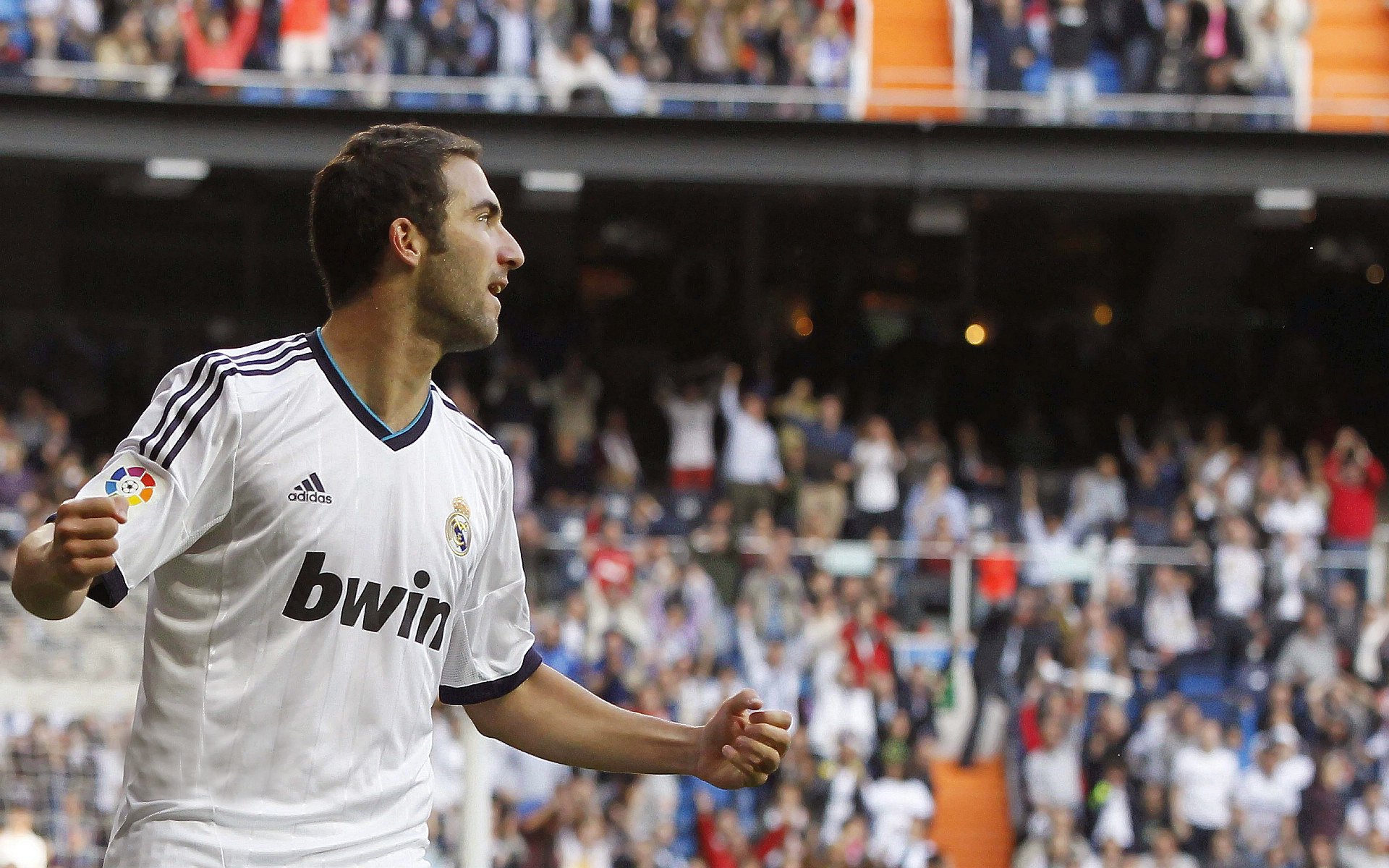 企业趣味运动赛 办公室白领在拔河和接力中释放压力